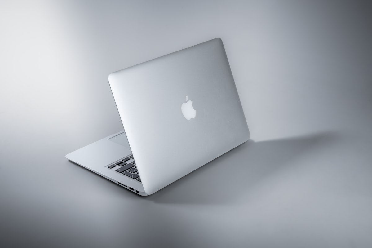MacBook batteriskift — Hvornår, hvordan og hvad koster det?