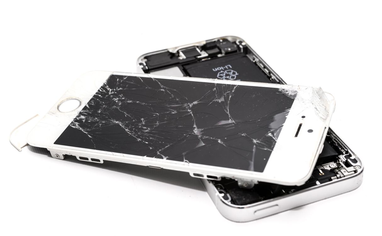 En knust telefonskærm taget af en telefon